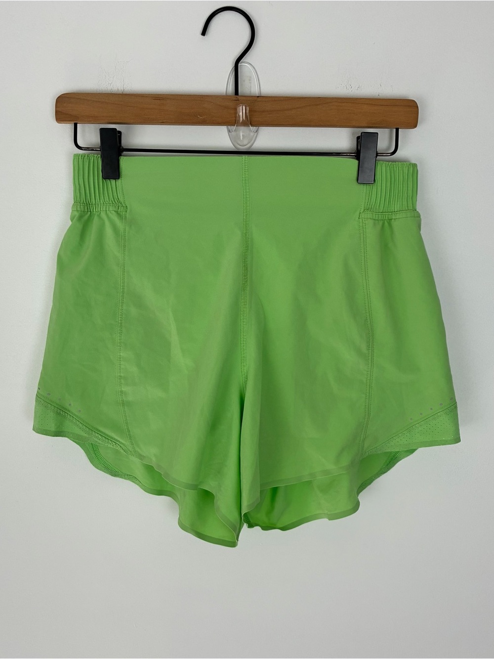 Lululemon Hotty Hot High-Rise Shorts in Scream Green Light Workout Athletic 6